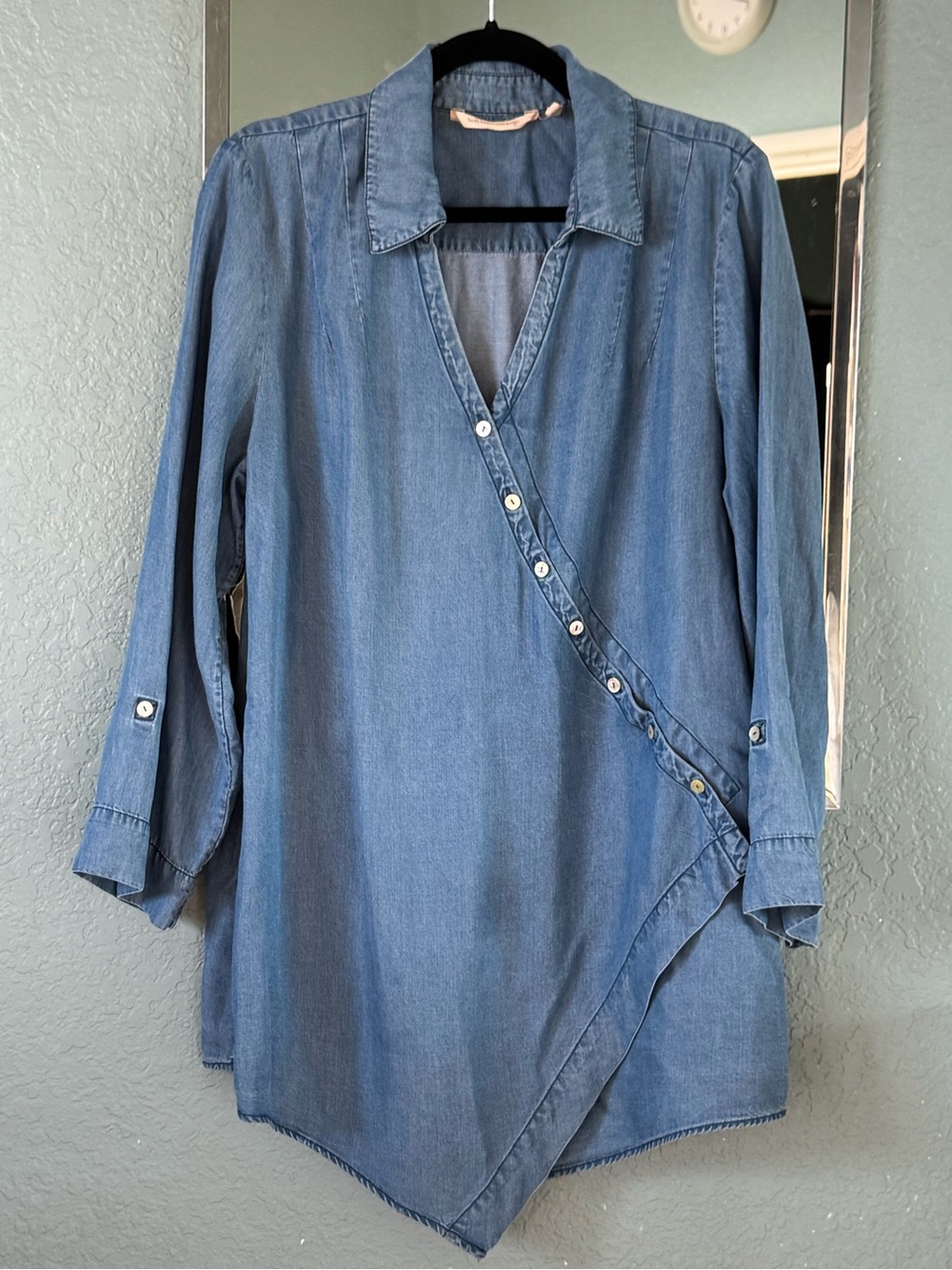 Soft Surroundings Asymmetrical Pearl Button Tencel Chambray Denim Tunic Size L